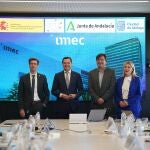 Visita del presidente de la Junta de Andaluc&iacute;a, Juanma Moreno, a la sede del IMEC en Lovaina (B&eacute;lgica).