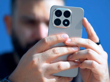 Xiaomi 15T en la mano