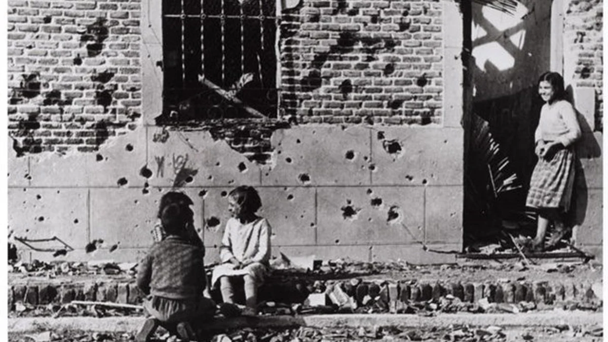 MADRID.-Ayuntamiento estudiará las posibilidades legales del nombre de Robert Capa en Peironcely 10 tras desautorizarlo el ICP