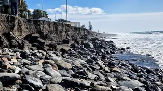 Escalón producido por el temporal en Playa Granada tras el último temporal Escalón producido por el temporal en Playa Granada tras el último temporal