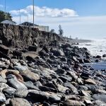 Escalón producido por el temporal en Playa Granada tras el último temporal Escalón producido por el temporal en Playa Granada tras el último temporal