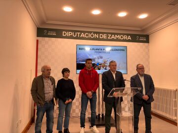 El presidente de la Diputaci&oacute;n de Zamora, Javier Fa&uacute;ndez, presenta los proyectos