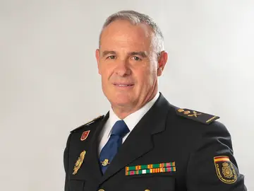 Marlaska nombra a José Santafé Arnedo jefe de la Policía tras la querella por agresión sexual contra el ex DAO Marlaska nombra a José Santafé Arnedo jefe de la Policía tras la querella por agresión sexual contra el ex DAO