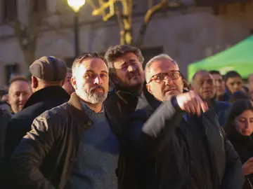 Santiago Abascal y Carlos Pollán participan en un acto de campaña en Ciudad Rodrigo (Salamanca) CIUDAD RODRIGO (SALAMANCA), 06/03/2026.- El presidente de Vox, Santiago Abascal (i), y el candidato de Vox para las elecciones de Castilla y León, Carlos Pollán (d), participan en un acto de campaña del partido este viernes, en Ciudad Rodrigo (Salamanca). EFE/JMGARCIA