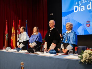 El rector Jos&eacute; Miguel Garc&iacute;a preside el D&iacute;a del Doctor en la Universidad de Burgos