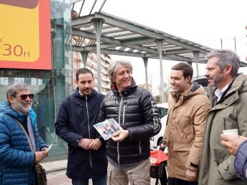 Carlos Mart&iacute;nez ha comenzado este viernes el octavo d&iacute;a de campa&ntilde;a en tierras palentinas junto a los candidatos a las Cortes del PSOE por esta provincia, Miguel &Aacute;ngel Blanco y Pilar Garc&iacute;a, 