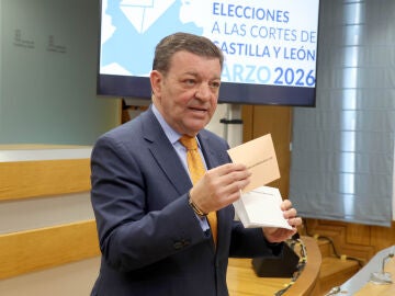 El consejero de la Presidencia, Luis Miguel Gonz&aacute;lez Gago, presenta el dispositvo del 15M