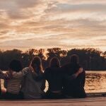 El sencillo experimento que muchas personas hacen para descubrir si sus amistades son reales