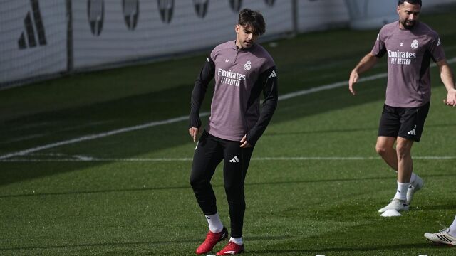 F&uacute;tbol.- El Real Madrid recupera a Ra&uacute;l Asencio y viaja a Vigo con 10 bajas