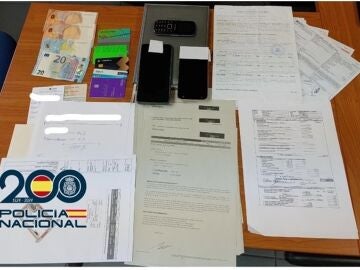 Tres detenidos por una trama que falsific&oacute; 17 DNI y abri&oacute; m&aacute;s de 120 cuentas bancarias para robar 400.000 euros