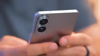 El Samsung Galaxy S25 Edge baja de los 6 milímetros Samsung Galaxy S25 Edge en la mano