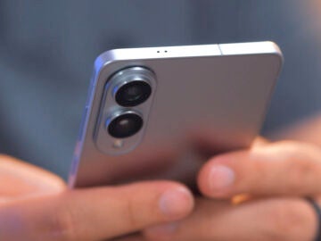 Samsung Galaxy S25 Edge en la mano