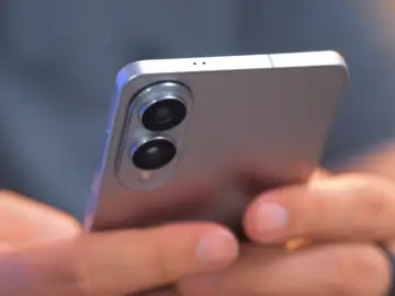 El Samsung Galaxy S25 Edge baja de los 6 milímetros Samsung Galaxy S25 Edge en la mano