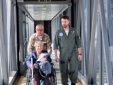 Un segundo avión militar vuela ya desde Omán hacia Madrid con 237 españoles evacuados MADRID, 06/03/2026.- Un avión militar español A330 del Ejército del Aire y del Espacio vuela ya hacia Madrid desde Omán con 237 españoles evacuados que estaban atrapados en Oriente Medio a causa de la guerra de Irán, lo que supone el segundo traslado de este tipo organizado por el Gobierno. El avión militar de transporte despegó este mediodía de Omán como parte del operativo desplegado para evacuar a civiles tras estallar el conflicto y está previsto que aterrice esta noche en la base aérea d...