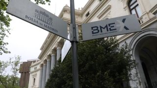 Econom&iacute;a.- El Ibex 35 abre con una subida del 0,53% y vuelve a recuperar los 17.300 puntos, con el gas a la baja