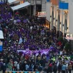 Cientos de personas durante la manifestaci&oacute;n del 8M en M&aacute;laga en imagen de archivo
