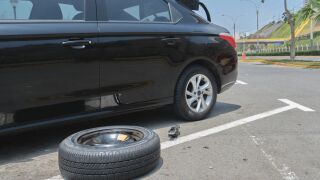 Imagen de archivo de una rueda pinchada