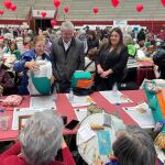 El alcalde de Arroyo, Sarbelio Fern&aacute;ndez, visita la feria
