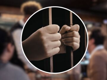 "Puedes acabar en la c&aacute;rcel": La seria advertencia de un abogado a los camareros que gastan "bromas" a sus clientes