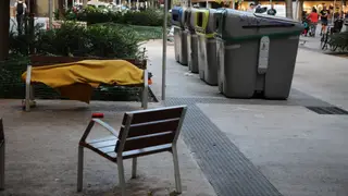 Barcelona registra 1.500 elementos de «arquitectura hostil» en las calles Barcelona registra 1.500 elementos de «arquitectura hostil» en las calles