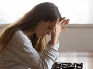 Imagen de una persona padeciendo ansiedad Imagen de una persona padeciendo ansiedad