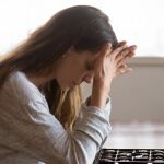 Imagen de una persona padeciendo ansiedad