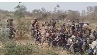 Captura del vídeo del JNIM, que asegura fue grabado cerca de Bamako Captura del vídeo del JNIM, que asegura fue grabado cerca de Bamako