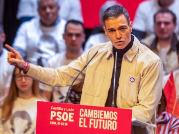 SORIA, 07/03/2026.- El presidente del Gobierno, Pedro S&aacute;nchez, asiste a un acto del partido este s&aacute;bado en Soria, octavo d&iacute;a de la campa&ntilde;a electoral del PSOE de cara a las elecciones de Castilla y Le&oacute;n. EFE/Wifredo Garc&iacute;a 