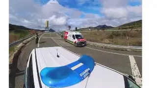 Momento de la atención a uno de los peregrinos Momento de la atención a uno de los peregrinos