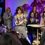 La l&iacute;der del PSPV, Diana Morant, en primera fila junto a la delegada del Gobierno, Pilar Bernab&eacute;