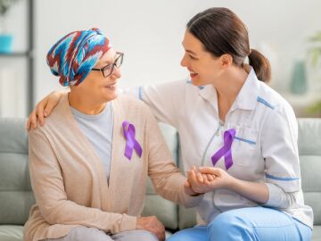 Imagen de archivo de una persona con c&aacute;ncer