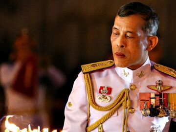 El rey m&aacute;s rico del mundo: 17.000 casas, 38 aviones privados, 300 coches y 52 barcos ba&ntilde;ados en oro