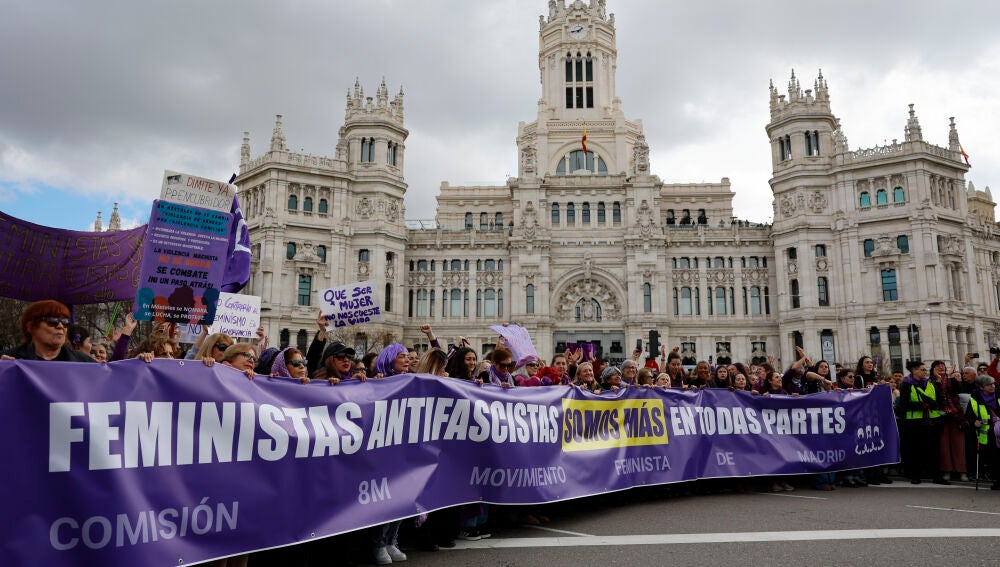 En directo: un feminismo divido recorre España en las manifestaciones del 8M