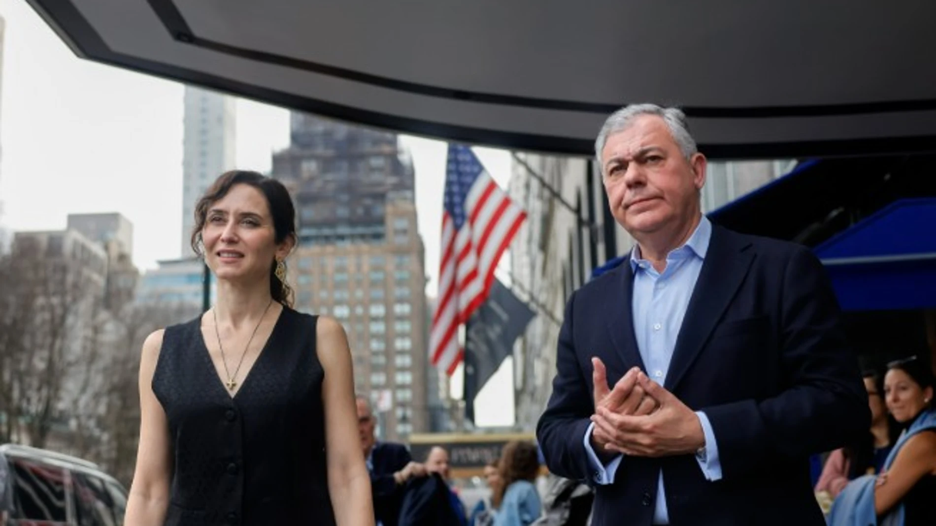 Ayuso inicia en Nueva York una agenda para captar inversiones y se reúne con el alcalde de Sevilla