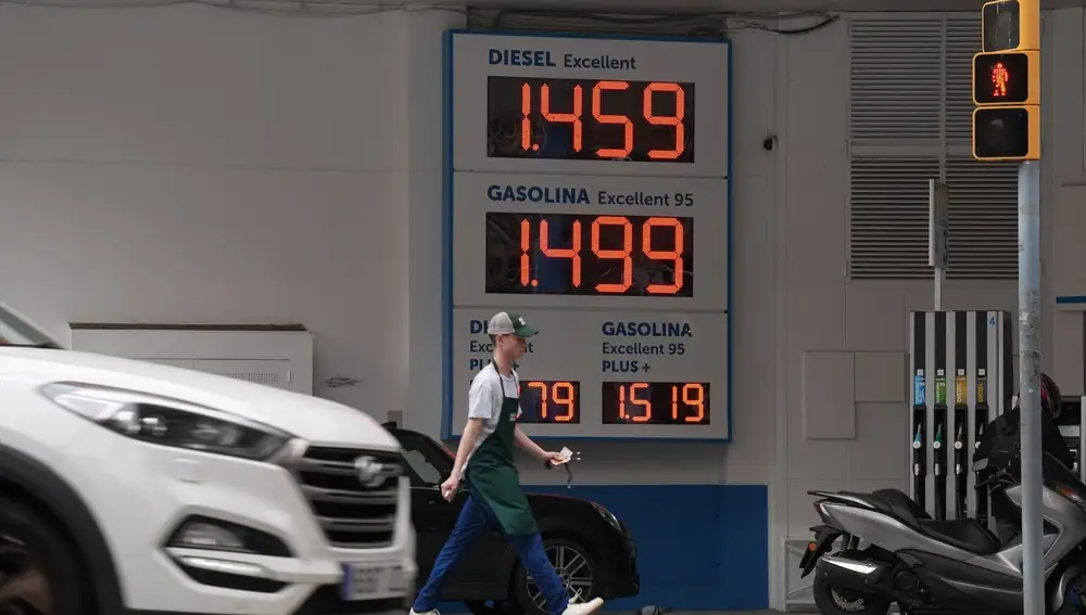 Economía.- El barril de petróleo supera los 100 dólares