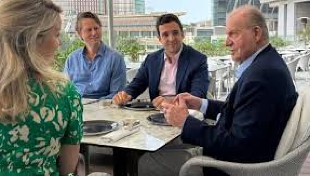 Don Juan Carlos, con Felipe Froilán en Abu Dabi