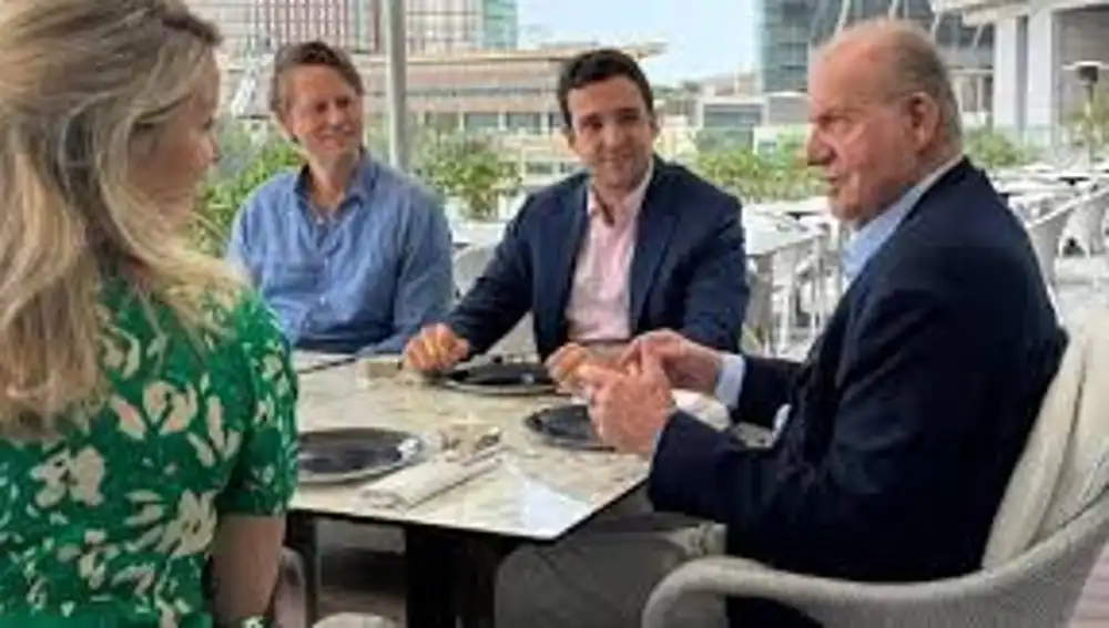 Don Juan Carlos, con Felipe Froilán en Abu Dabi