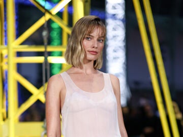 Margot Robbie poses for photographers upon arrival for the Chanel Fall/Winter 2026-2027 Women's collection presented in Paris, Monday, March 9, 2026. (AP Photo/Tom Nicholson)