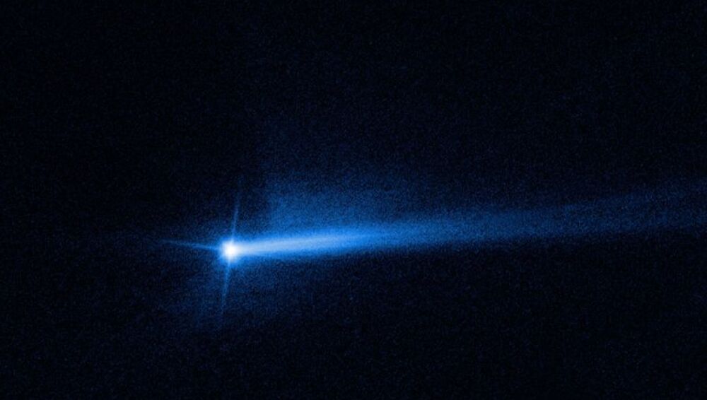 El telescopio espacial Hubble observó dos colas de polvo expulsadas del sistema de asteroides Didymos-Dimorphos varios días después de que la nave espacial DART de la NASA impactara contra el asteroide más pequeño.
