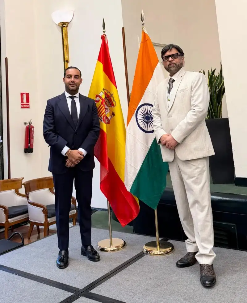 Kabir C. Sukhwani con el embajador de India, su Excelencia Shri Jayant N. Khobragade.