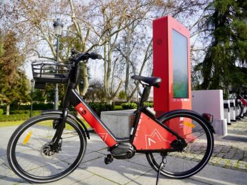Movilidad sostenible: as&iacute; funcionan las nuevas bicis el&eacute;ctricas que se han instalado en la provincia de Badajoz