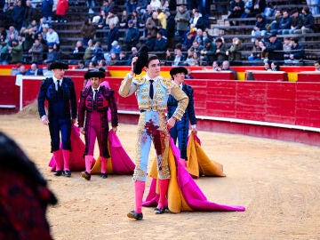 El catal&aacute;n Mario Vilau destaca con su entrega en la primera de Fallas
