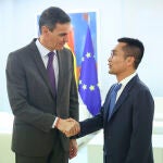 Pedro S&aacute;nchez se re&uacute;ne con el CEO de Hithium, Jeff Wu