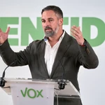 Abascal ve "del género tonto" que Mañueco "demonice" a Vox y luego le pida sus votos
