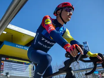 Paris-Nice cycling race - Stage 2 EPONE (France), 09/03/2026.- Spanish rider Juan Ayuso of team Lidl-Trek during the presentation of the teams before the second stage of the 84th edition of the Paris-Nice cycling race, 187 km from Epone to Montargis, France, 09 March 2026. (Ciclismo, Francia) EFE/EPA/CHRISTOPHE PETIT TESSON
