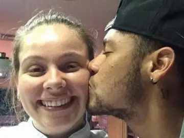 Marcela junto a Neymar Marcela junto a Neymar