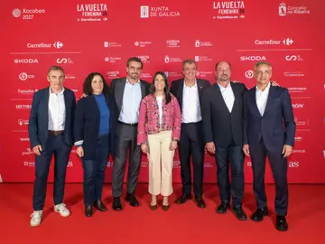 El Angliru, en Asturias, coronará la Vuelta a España femenina más montañosa CORUÑA, 09/03/2026.- Un momento de la presentación del recorrido de la Vuelta femenina en Ribeira, Coruña, este lunes. De la paradisíaca Comarca de O Morrazo, un rincón privilegiado de la costa gallega, hasta la montaña asturiana, con el coloso Angliru como punto final de la cuarta edición de la Vuelta Ciclista a España femenina, una prueba que ha sido presentada este lunes en el Auditorio Municipal de Ribeira. EFE/ Xurxo Martínez