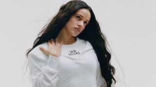 Rosalía en la campaña de New Balance para las zapatillas 204L
