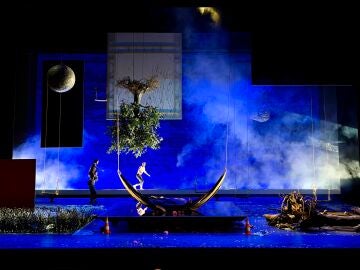 Un momento de este 'Sue&ntilde;o de una noche de verano" que llega ahora al Teatro Real