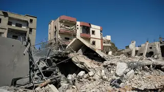 Ataque israelí en la localidad de Sir al Gharbiya (Líbano) SIR AL GHARBIYA (LÍBANO), 09/03/2026.- Vista este lunes de la zona del ataqué israelí en Sir al Gharbiya (Líbano). Un ataque israelí en el sur de Líbano deja al menos 10 muertos en la localidad de Sir al Gharbiya, al sur del país, sumándose al número total de fallecidos que se eleva ya a 394, entre ellos 83 niños, y el de heridos a 1.130, desde la ofensiva contra Líbano que Israel lanzó el pasado lunes. EFE/ Edgar Gutiérrez